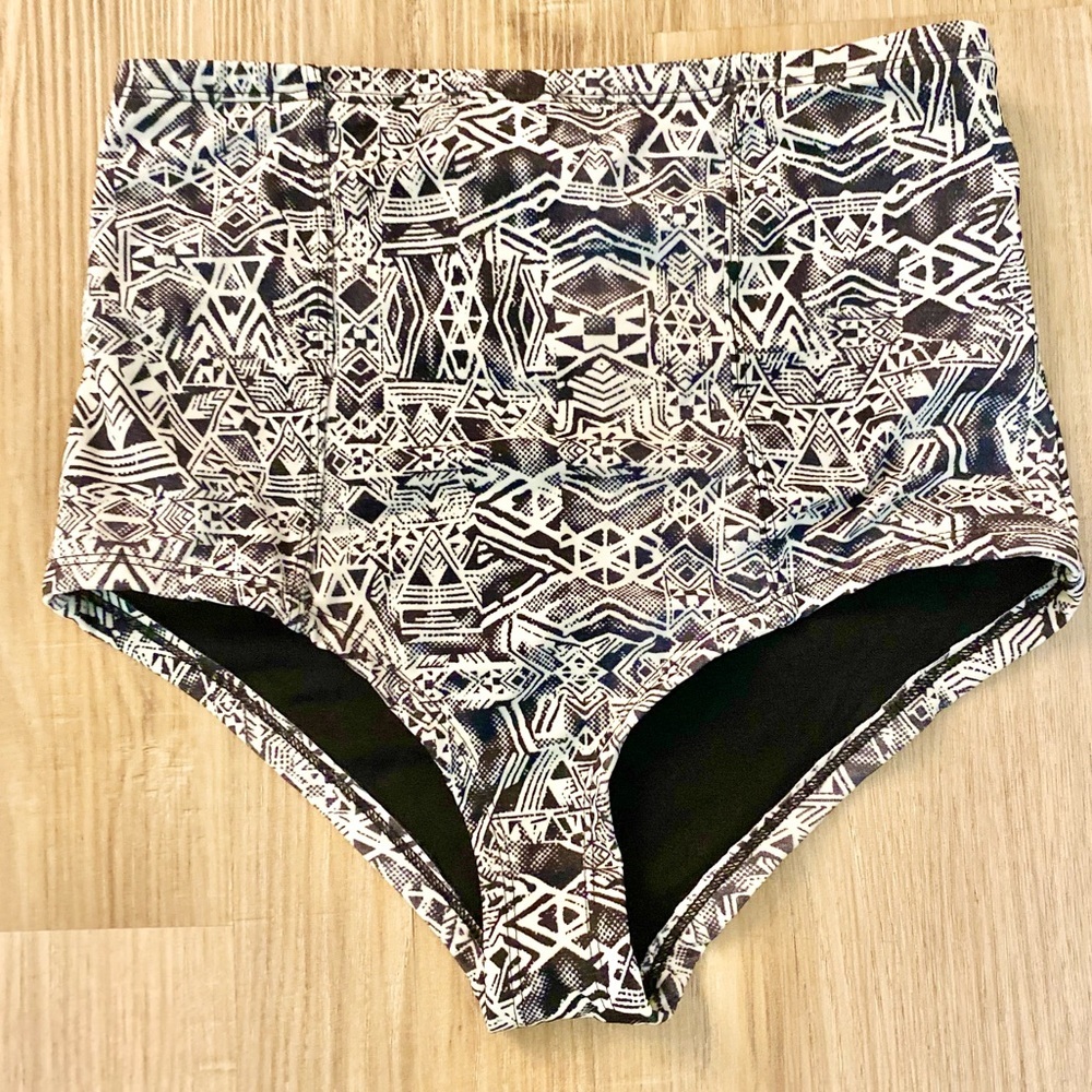 🔥🔥Urban Outfitters Ultra High Waisted Full Coverage Contemporary Bikini Bottom